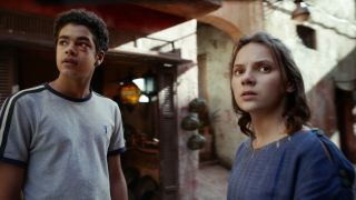 Amir Wilson ja Dafne Keen toisella kaudella