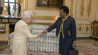 Барбадос планира да напусне Queen като държавен глава, „предизвикан от китайска намеса“, твърди депутатът