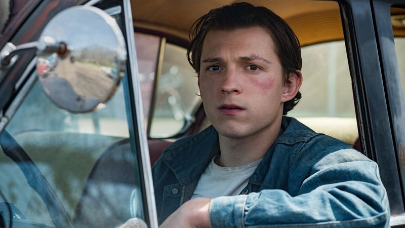 Tom Holland kot Arvin Russell v filmu Hudič ves čas na Netflixu.