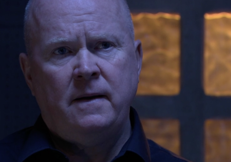 Steve McFadden como Phil Mitchell