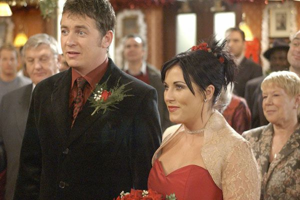 Οι EastEnders Alfie και Kat αντάλλαξαν όρκους την ημέρα των Χριστουγέννων του 2003
