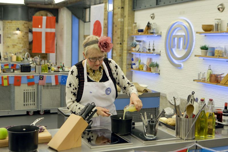 Telewizja dziś wieczorem Su Pollard rywalizuje w Celebrity MasterChef