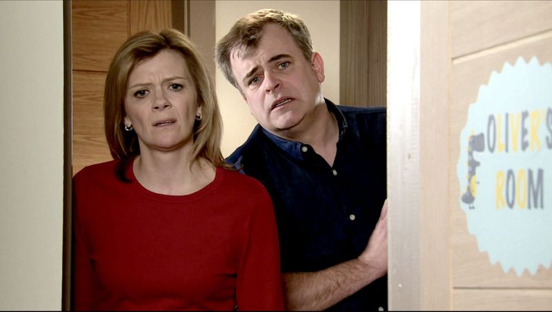 Spoilers de Coronation Street: Leanne Battersby llama a los paramédicos por Oliver
