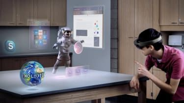 Microsoft HoloLens tulee Isoon-Britanniaan