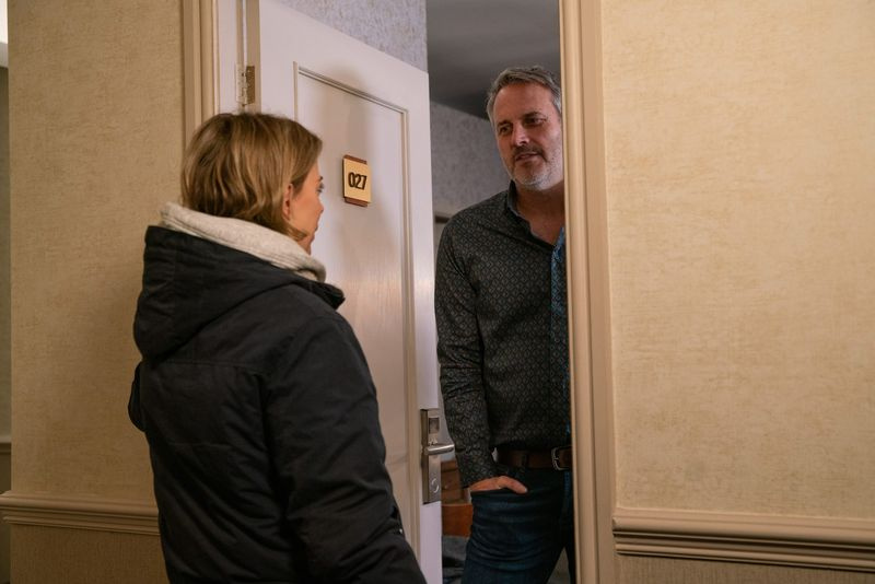 Coronation Streetin spoilerit: Ray Crosby tekee Abista säädyttömän ehdotuksen