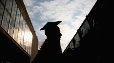 Czy zbyt wiele osób idzie na studia w Wielkiej Brytanii?