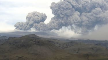 Alerte rouge au volcan islandais : les vols seront-ils à nouveau bloqués ?