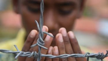 Rohingya sa modlí v utečeneckom tábore Kutupalong v Bangladéši