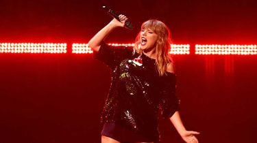 En mand har angiveligt røvet en bank i et forsøg på at imponere Taylor Swift