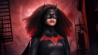 Εδώ είναι η πρώτη ματιά στο κοστούμι Batwoman της Javicia Leslie