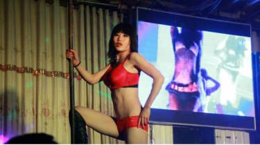 China face eforturi pentru a opri stripteasele la înmormântări