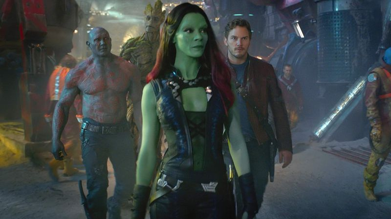 Van links, Dave Bautista als Drax, Groot (ingesproken door Vin Diesel), Zoe Saldana als Gamora en Chris Pratt als Peter Quill in