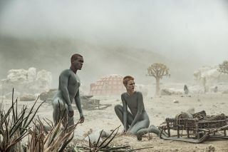Vezi trailerul pentru serialul HBO Max al lui Ridley Scott „Raised by Wolves”