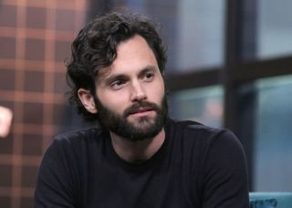 Ο πρωταγωνιστής του «You» Penn Badgley εξηγεί πώς η πατρότητα έκανε τη σειρά δύσκολο να κινηματογραφηθεί