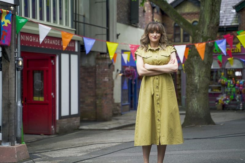 Katie McGlynn som Becky i Hollyoaks
