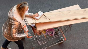 Πώς εκτυλίχθηκε η μεγάλη βρετανική έλλειψη DIY