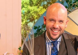 Baka Off Extra Slice Tom Allen