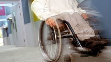Guvernul admite că 4.600 de persoane cu dizabilități au fost lipsite de beneficii în mod greșit