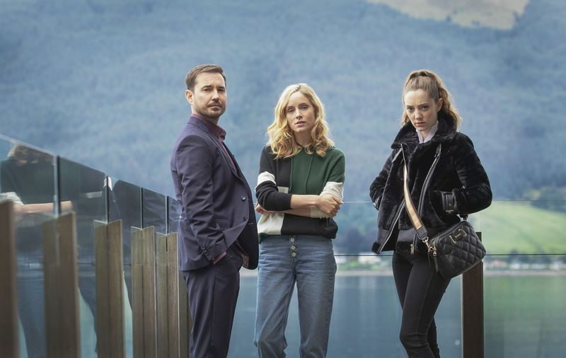 Martin Compson, Sophie Rundle und Mirren Mack in „Das Nest“.