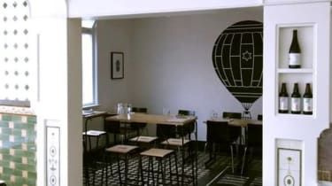 'Poncey' Bristol-bar treft een nieuwe manier om snarky recensent neer te halen