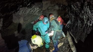Inde i den 'utrolige' Brecon Beacons huleredning