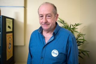 Ian Bartholomew, estrela de Coronation Street, lança single beneficente para Women's Aid