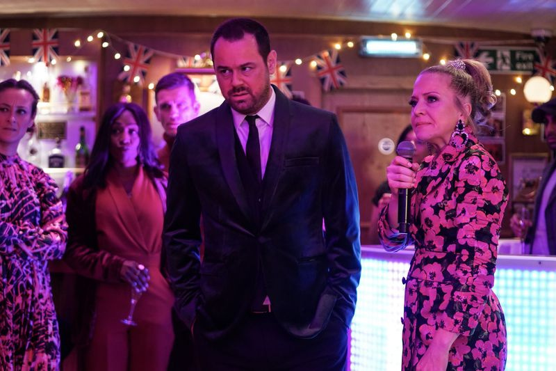 EastEnders vakarėlių laivas Linda ir Mickas Carteris