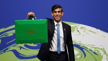 Minister van Financiën Rishi Sunak arriveert bij Cop26 met zijn Green Budget Box