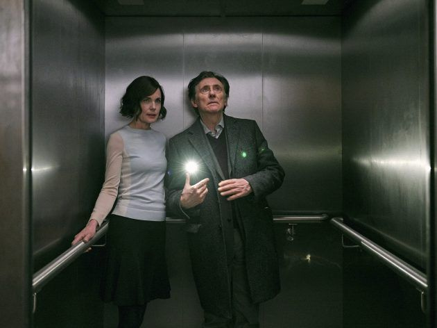 Elizabeth McGovern ja Gabriel Byrne maailmojen sodassa