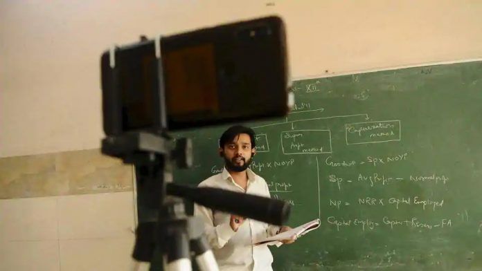 Aspirant pentru serviciile civile reținut pentru revânzarea videoclipurilor tutoriale IAS: