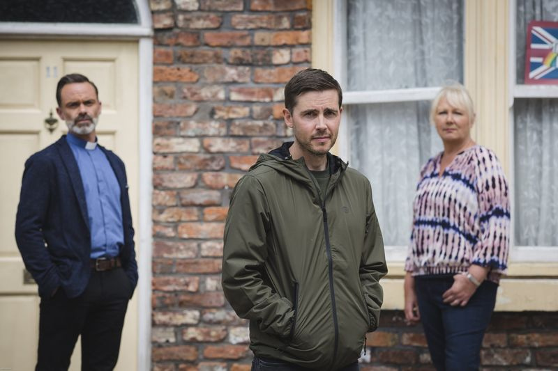 Coronation Street noul Todd Grimshaw cu Billie și Eileen