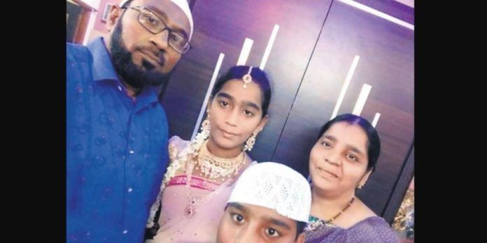 Andhra-familjen anklagar trakasserier i polisen i sin senaste video innan de dör av självmord