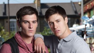 Os irmãos Moon se reúnem nove anos depois de deixar 'EastEnders'