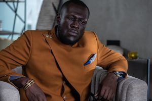 De Britse muzikant Stormzy speelt een gastrol als krantenredacteur Kolawale, een personage dat is gemaakt voor de tv-serie