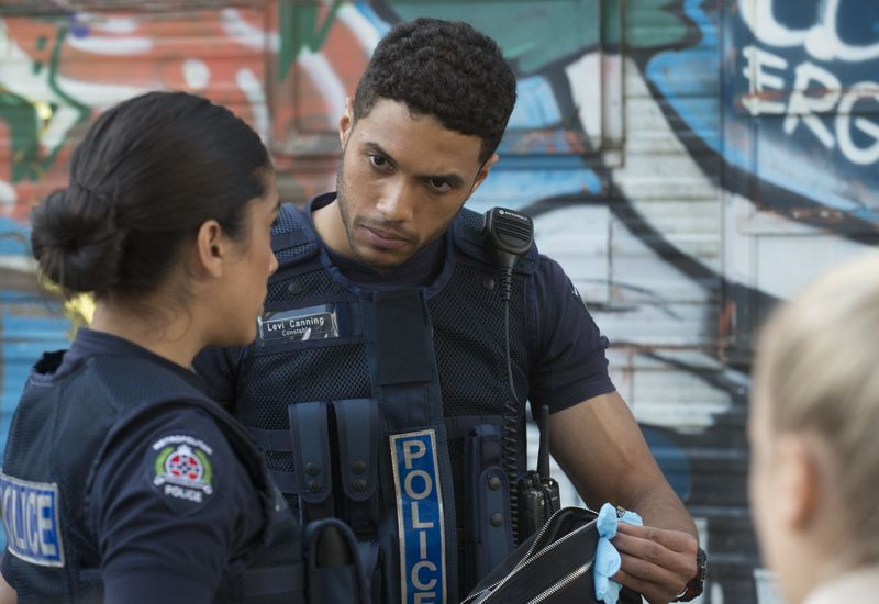 Levi Canning avec Yashvi Rebbechi et Harlow Robinson dans Neighbours