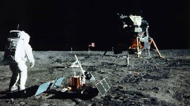 Apollo 11: sprisahanie pri pristátí na Mesiaci odhalené