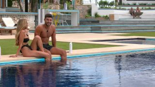 „Love Island UK” 2021: fanii vor ca AJ să-l lase pe Liam Reardon în pace