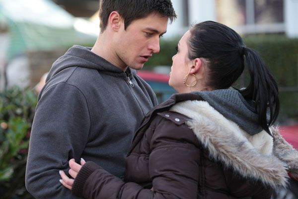 Στο Walford, η ταραγμένη έφηβη του EastEnders Whitney πρόκειται να δώσει στον Fat Boy τον αγκώνα υπέρ του Tyler Moon. Τι της πήρε τόσο καιρό;