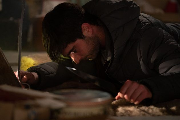 Leo King verstopt zich op zolder in EastEnders