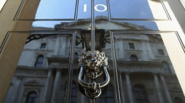 Dvere Downing Street číslo 10
