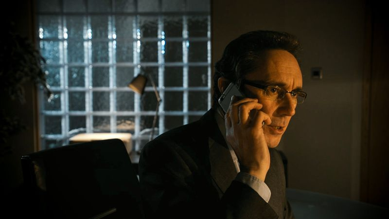 ガイ・ヘンリーはホルビーシティでヘンリック・ハンセンを演じています