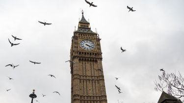 Tory-parlementslid beschuldigd van verkrachting om weg te blijven wanneer het parlement in september terugkeert