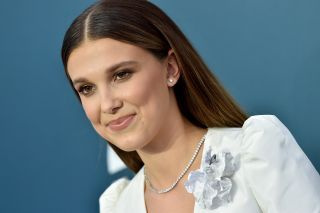 Millie Bobby Brown übernimmt die Hauptrolle und produziert die Netflix-Adaption von „The Girls I’ve Been“