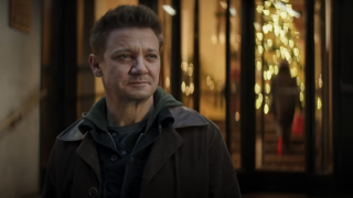 Filmas “Hawkeye” reklāmkadri ievieš Marvel fanus svētku noskaņā