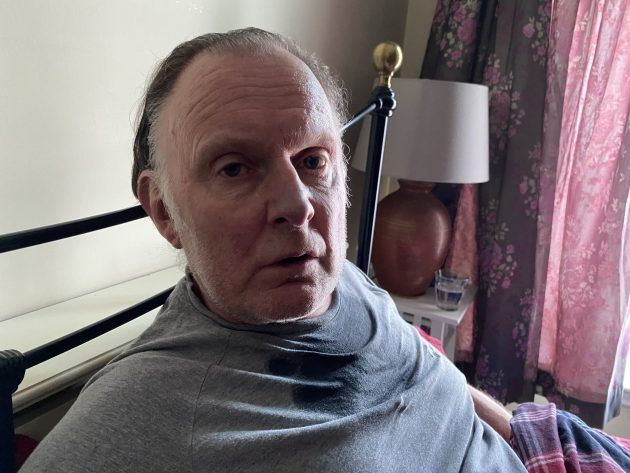 STORIE DI ISOLAMENTO RON interpretato da Robert Glenister)