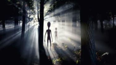 Aliens 'att invadera mitt i meteorregn'