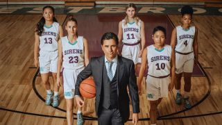 Trailerul „Big Shot”: John Stamos schimbă cercuri NCAA cu dragii de liceu