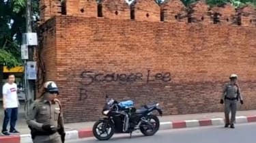 Britam un kanādietim draud desmit gadi Taizemes cietumā par grafiti