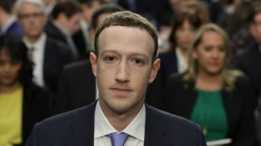 Kuinka Facebook välttää sekoittamisen Facebookiin