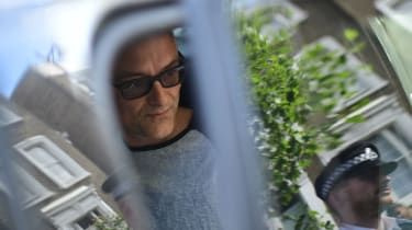 ドミニク・カミングス：警察が捜査する犯罪の疑いはどれですか？